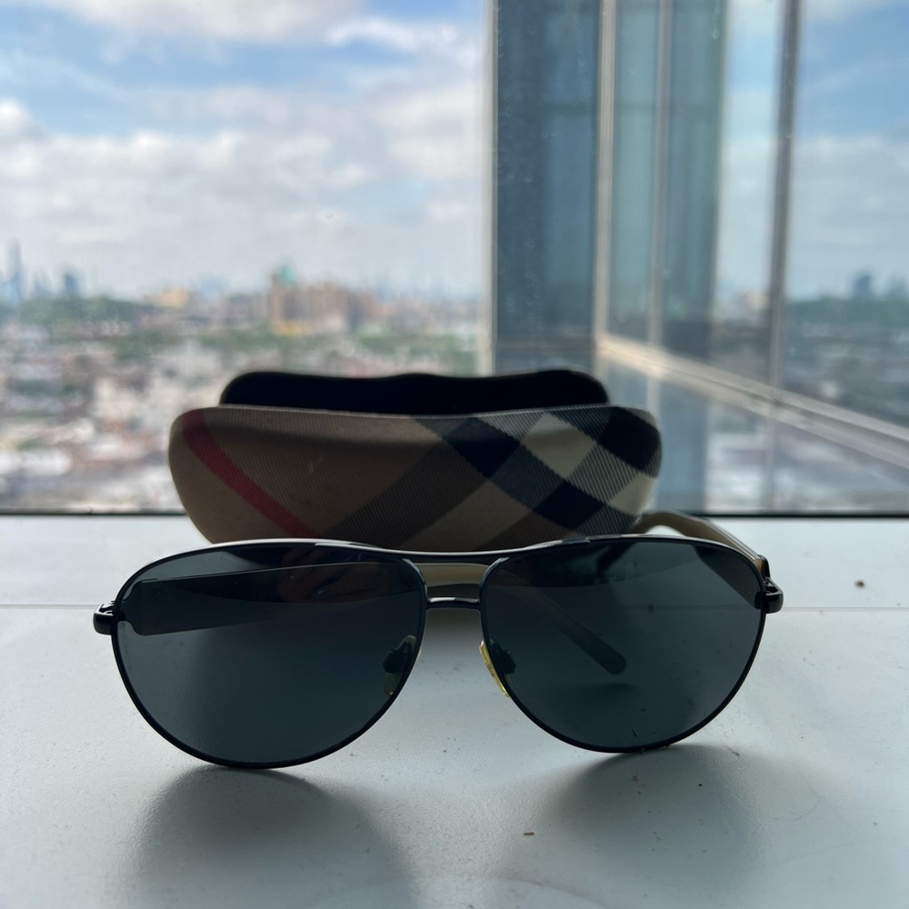 Burberry • men’s Black Aviator Sunglasses